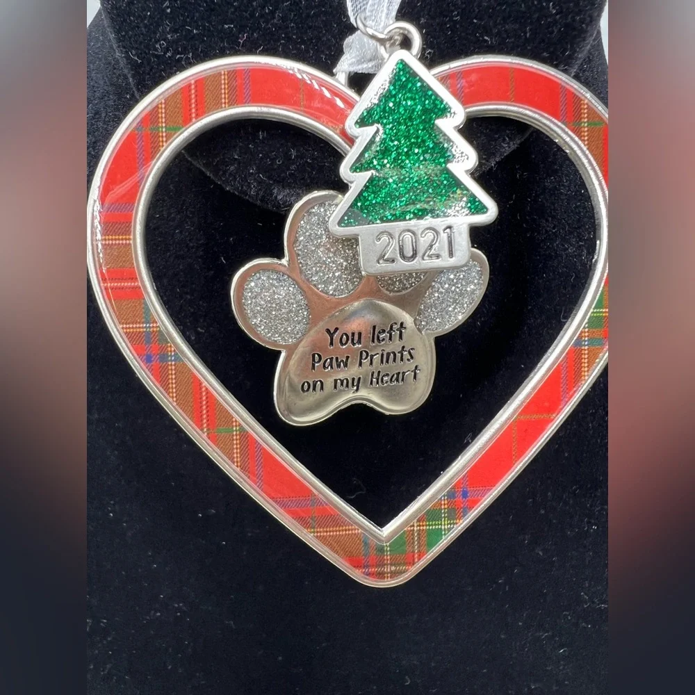 Paw Prints In Memory Heart Christmas Ornament (Date can be removed)